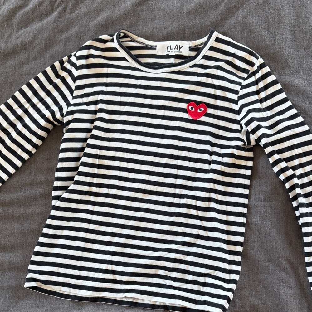 Comme Des Garçons Play T-shirt  Womens size M (runs small)